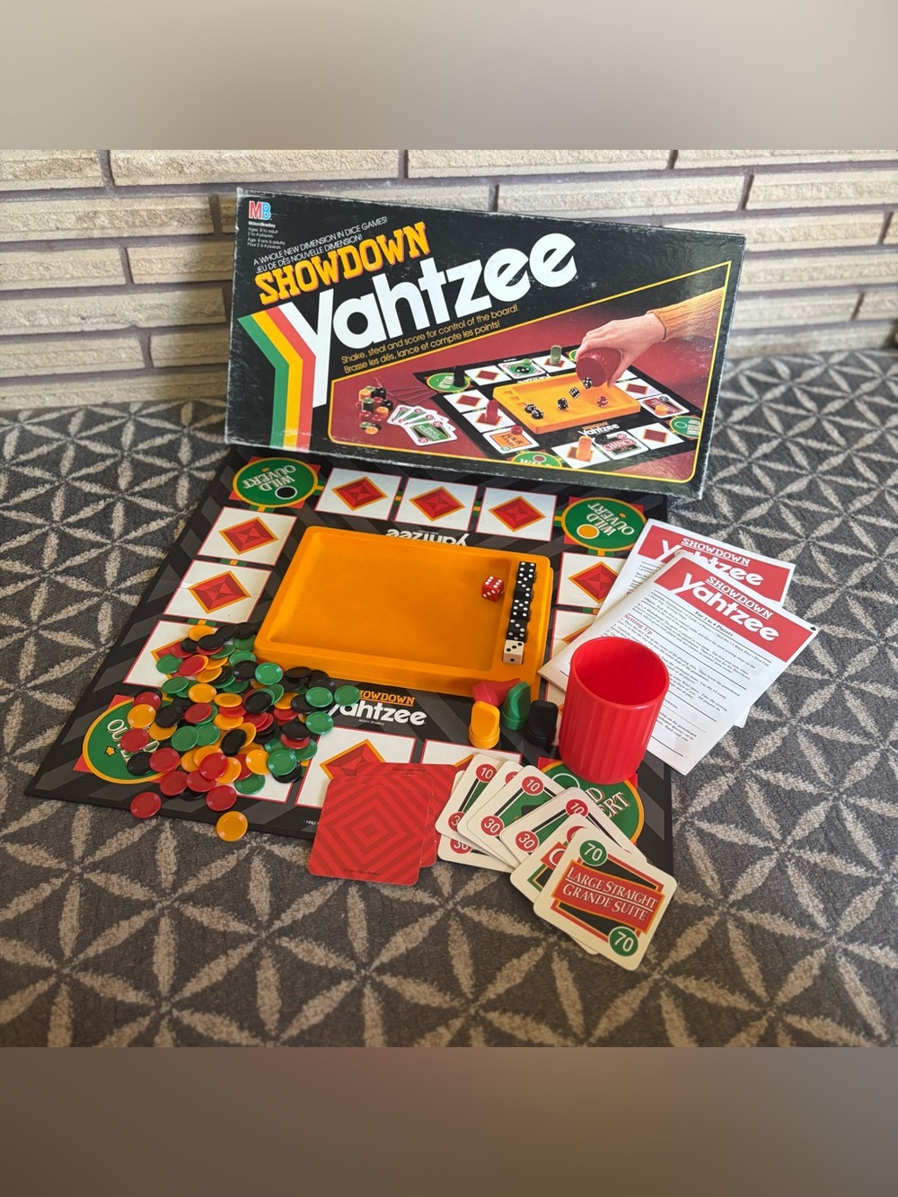 Showdown Yahtzee Board Game - 1991 - 2 to 4 players - Dice-Rolling Game